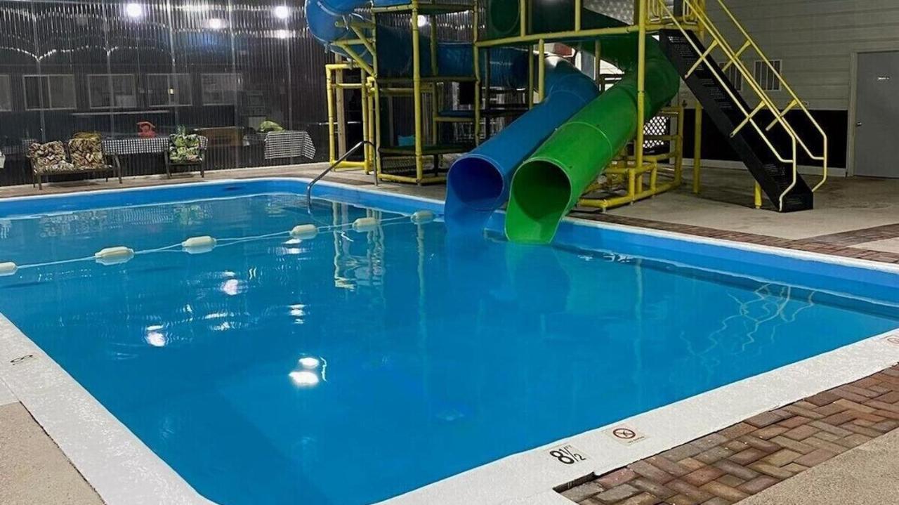 Camp Inn Lodge Au Sable المظهر الخارجي الصورة