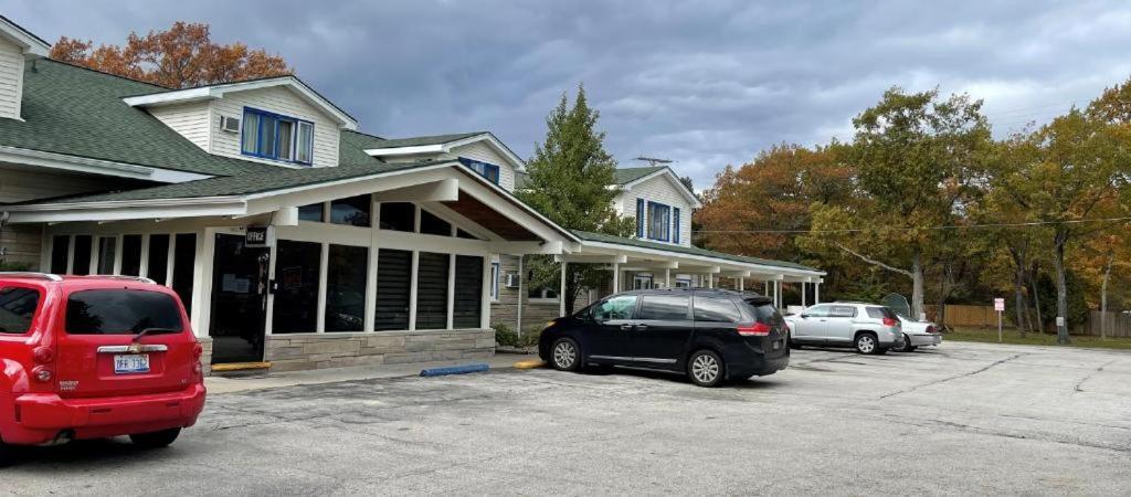 Camp Inn Lodge Au Sable المظهر الخارجي الصورة