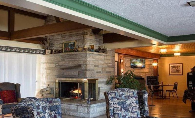 Camp Inn Lodge Au Sable المظهر الخارجي الصورة